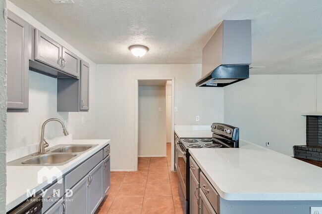Building Photo - 3237 Chalmette Ct