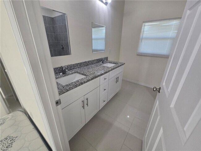 Building Photo - 2709 25th St SW