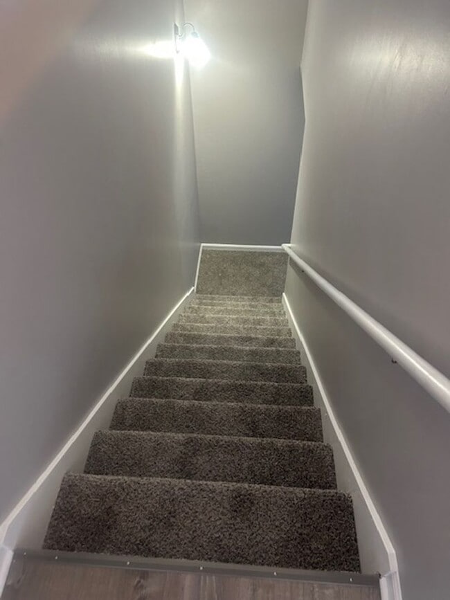 Building Photo - Beautiful 5 Bedroom Home!