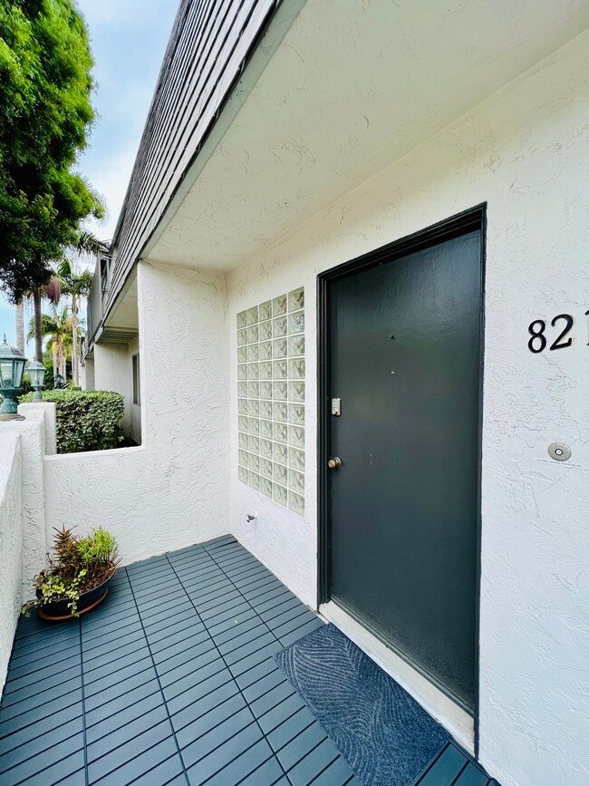 Building Photo - 821 Valley Ave