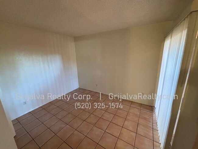 Building Photo - 2131 N Margaret Ave