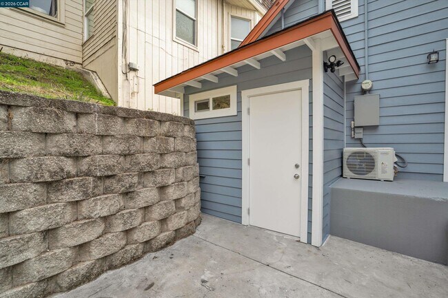 Building Photo - 530 Virginia St