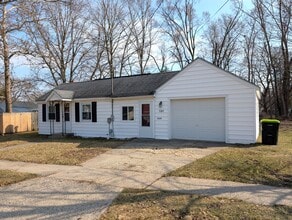 Building Photo - 813 E Pearl St