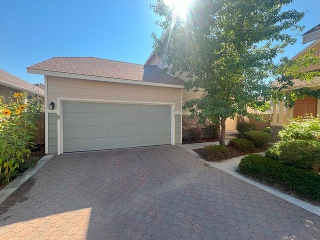 Building Photo - Stunning Views - Three Bedroom in Heron...