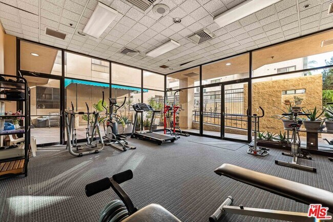 Building Photo - 727 S Ardmore Ave