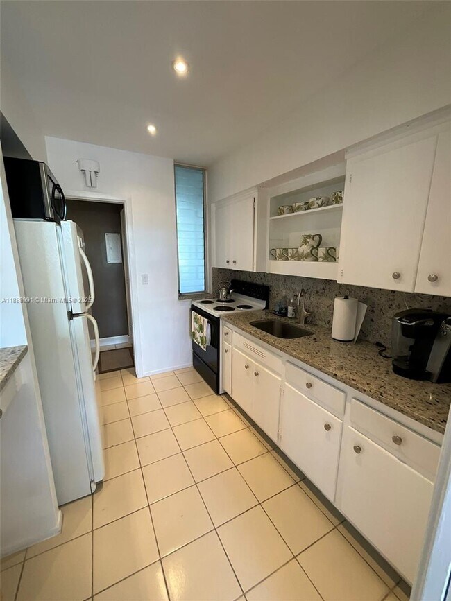 Building Photo - 10210 Collins Ave