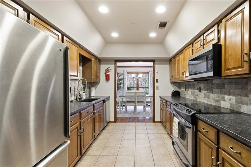 Building Photo - 2970 Woodruff Dr