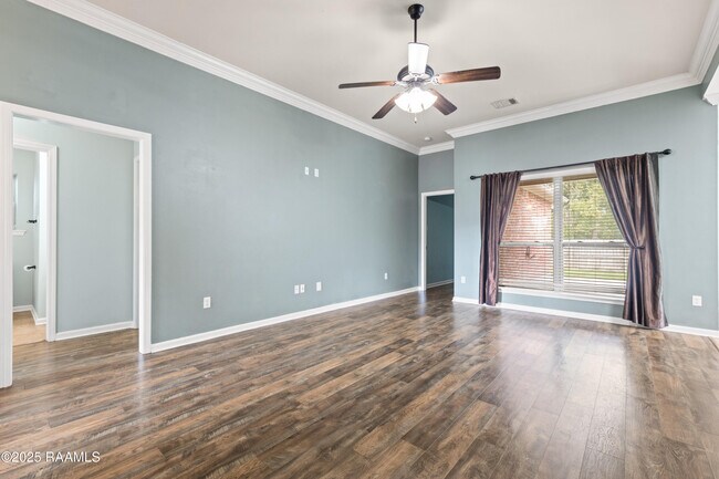 Building Photo - 307 Flanders Ridge Dr