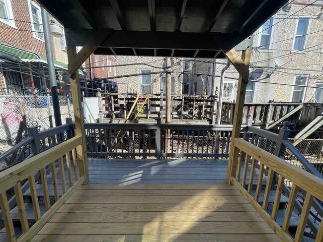 Building Photo - 1611 S Yewdall St