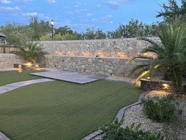 Building Photo - 14258 Loma Esmeralda