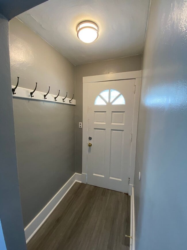 Building Photo - -520/522