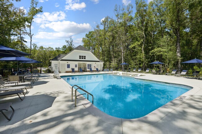 Building Photo - Creekside
