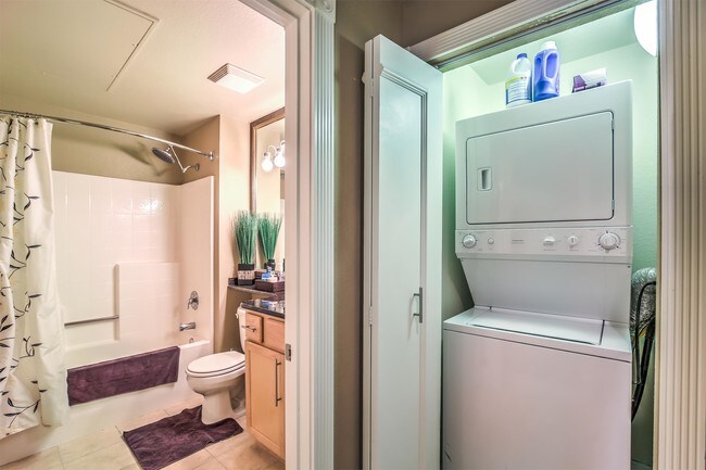 Building Photo - 210 E Flamingo Rd