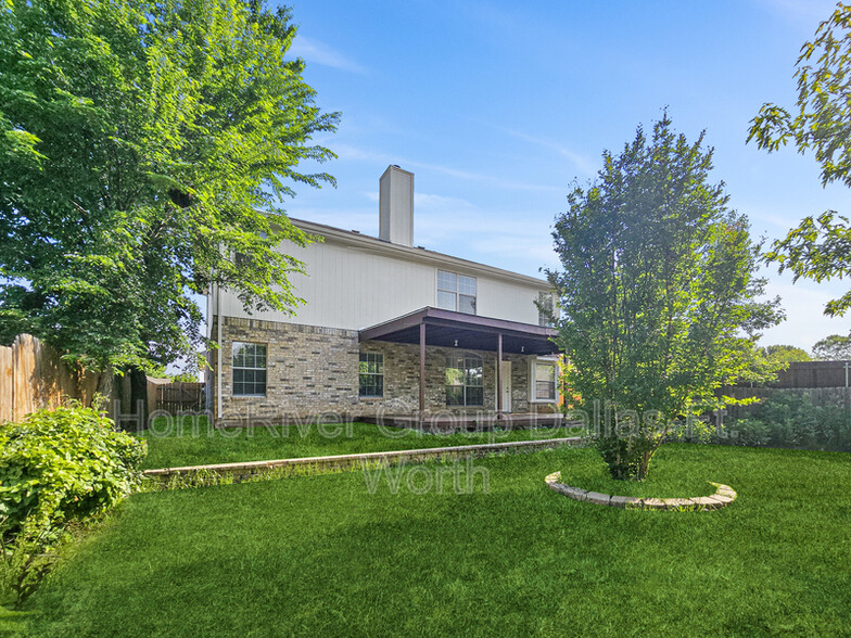 Building Photo - 2215 Green Mere Dr
