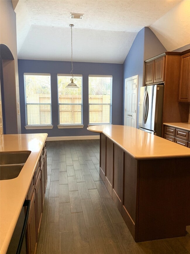 Building Photo - 2611 Summer Rain Dr