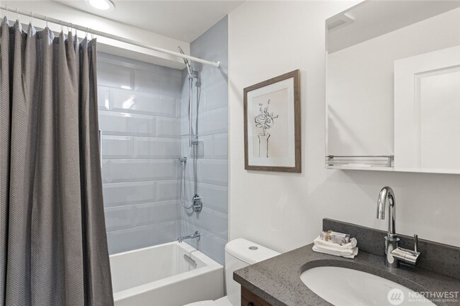 Building Photo - 2bd/2.25ba Seattle Townhome