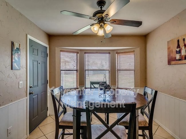 Building Photo - 8301 Azurewood Dr