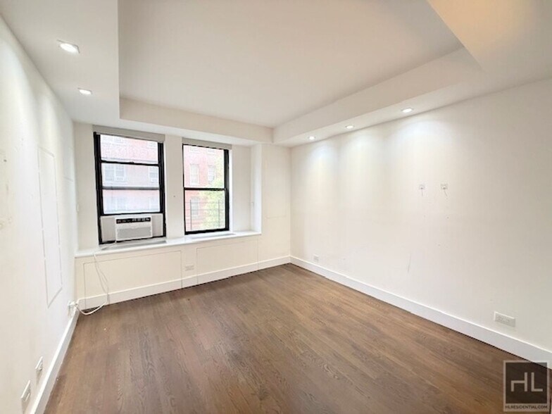 Building Photo - Large newly renovated 2 bed 2 bath - WEST ...