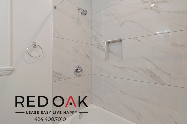 Building Photo - 2376 Portland St