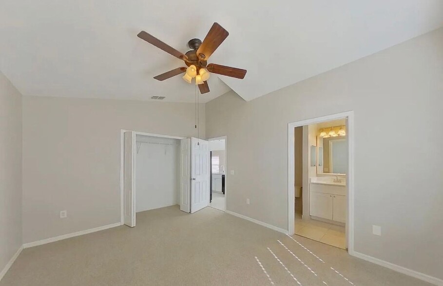 Building Photo - 2412 Cedarfield Ln