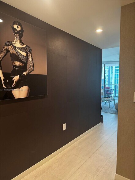 Building Photo - 1000 Brickell Plz