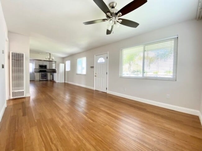 Building Photo - 3 Bedroom 2 Bath with View! (USD / Linda V...