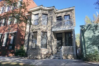 Building Photo - 552 E Liberty