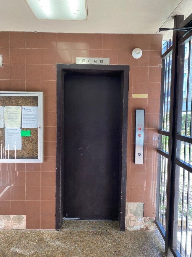 Building Photo - 2207 S Braeswood Blvd