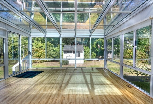 Building Photo - 33 Hillcrest Rd