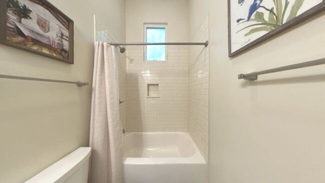 Building Photo - Well-Kept 2-Bedroom, 1-Bath Home in a Desirable Location!