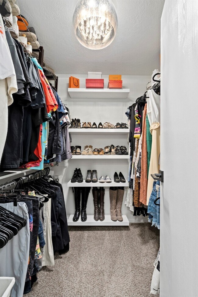 Building Photo - 20 Yewleaf Rd