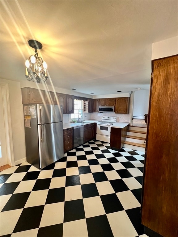 Building Photo - 77 Cabot St