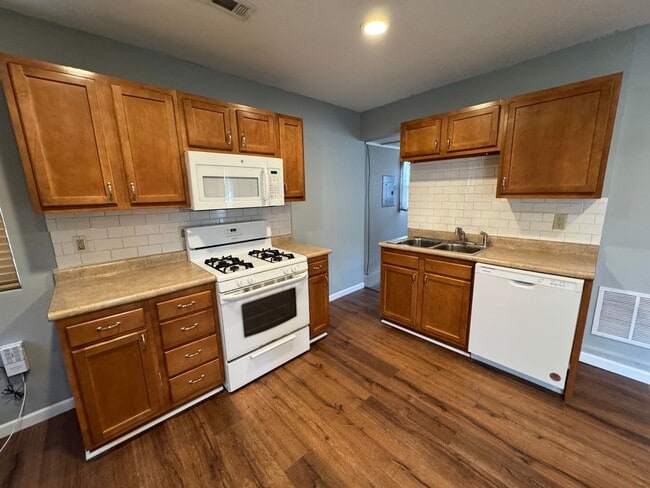 Building Photo - 2 bedroom 1 bath home in Colona