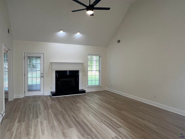 Building Photo - 134 Stone Brooke Dr