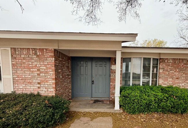 Building Photo - 3512 Fairway Blvd