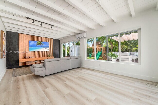 Building Photo - 18641 Belview Dr