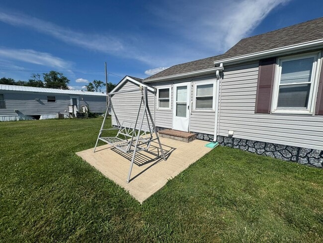 Building Photo - Cozy 2 Bedroom 1 Bath Home