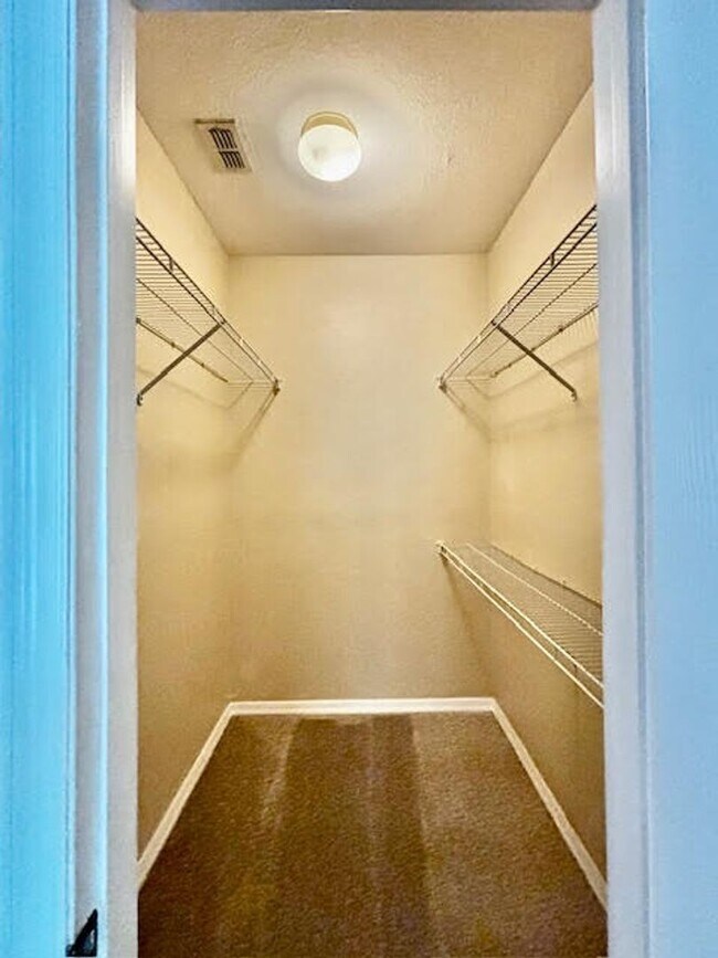 Building Photo - Awesome 3/2 Condo w/ a garage Gate Parkway...