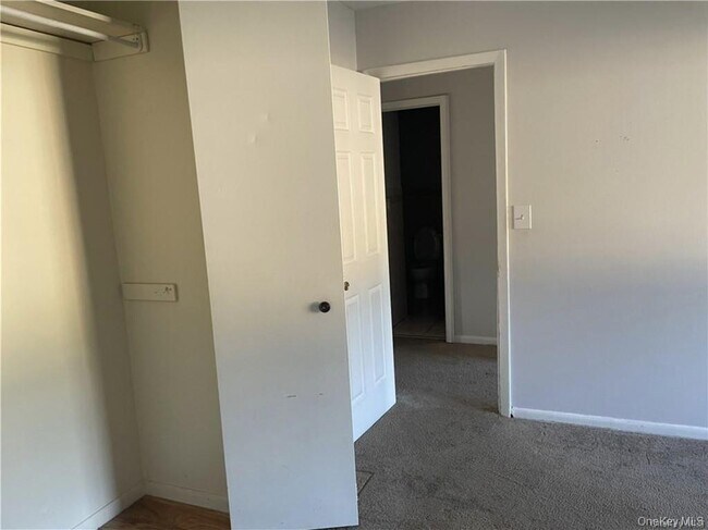 Building Photo - 32 Scarborough Ln