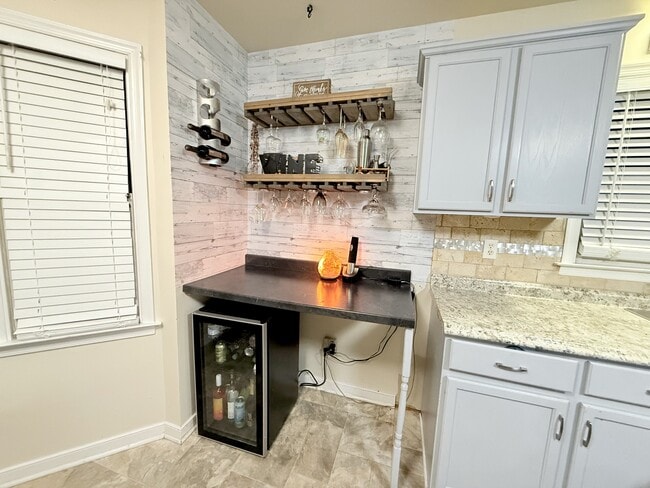 Building Photo - 2812 Providence Creek Rd