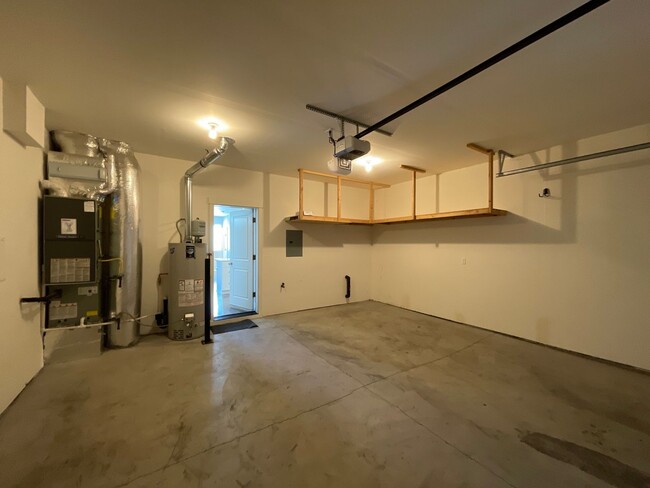 Building Photo - 3 Bedroom Townhome  in SW Redmond  - Parkl...