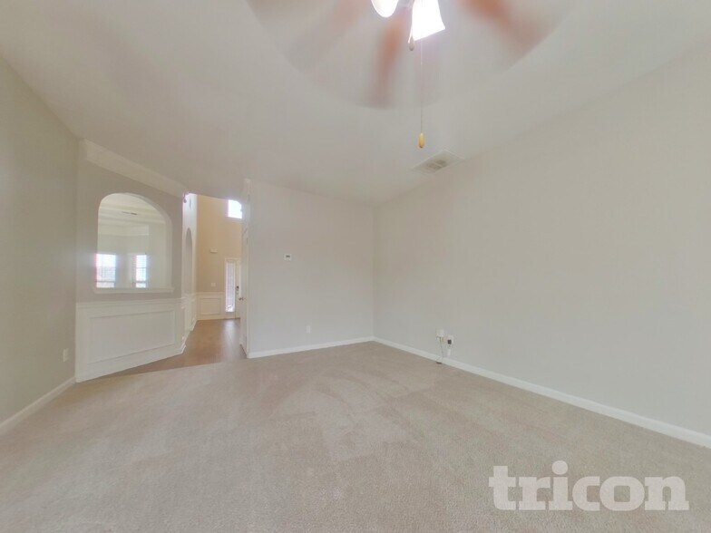 Building Photo - 20 Silver Peak Dr