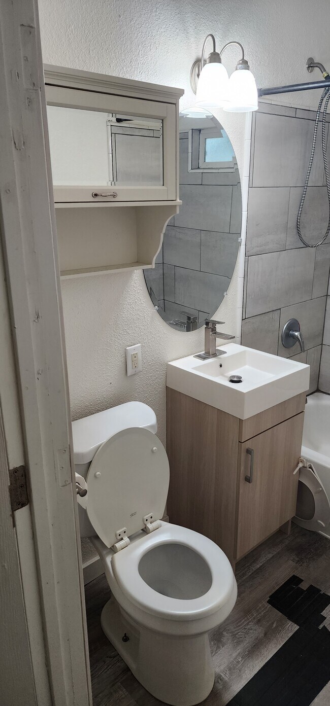 Building Photo - 718 S Jacob St