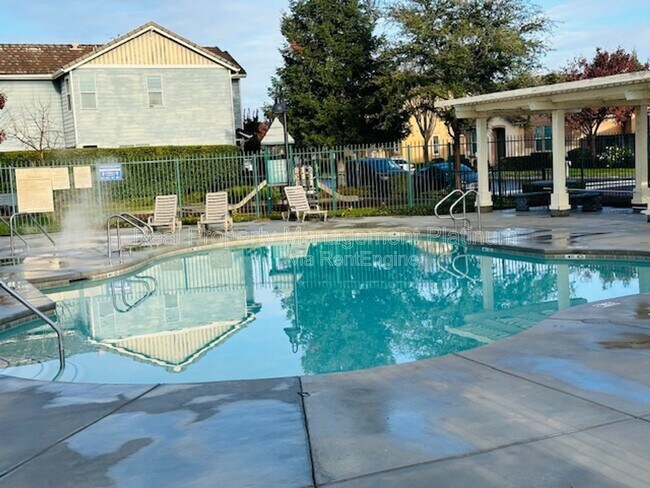 Building Photo - 4437 W Pinsapo Dr