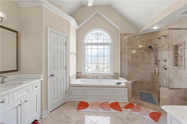 Building Photo - 5685 Lake Manor Trce