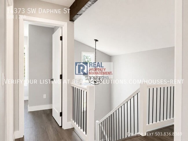 Building Photo - 14373 SW Daphne St