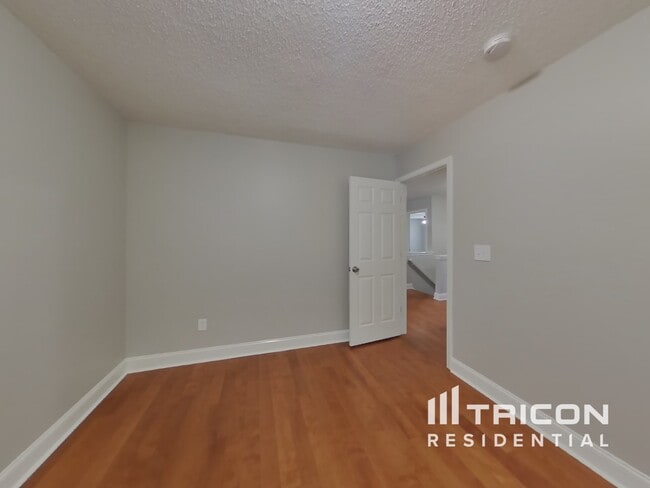 Building Photo - 2203 Ballingarry Dr