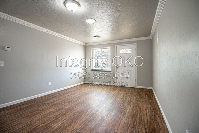 Building Photo - 4101 SE 45th St