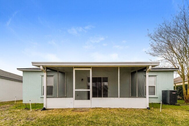 Building Photo - 65 Reeding Ridge Dr W