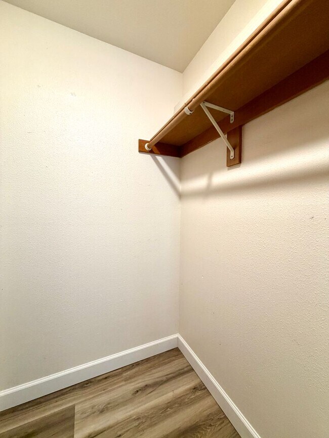 Building Photo - 4463-4463 SW Garden Home Rd